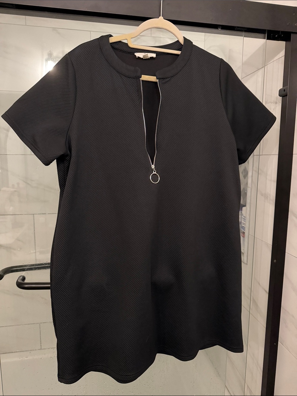 Entro Women’s Black Short-Sleeve Shift Dress with Ring Pendant Detail size L